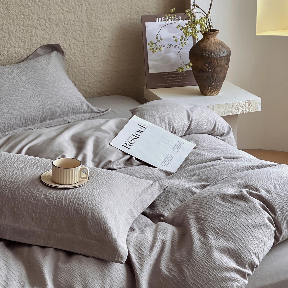 91家纺网 家纺一手货源 找家纺 宜家坊 2026新款A类全棉纯棉亮面浮雕提花四件套 石烁-太空灰