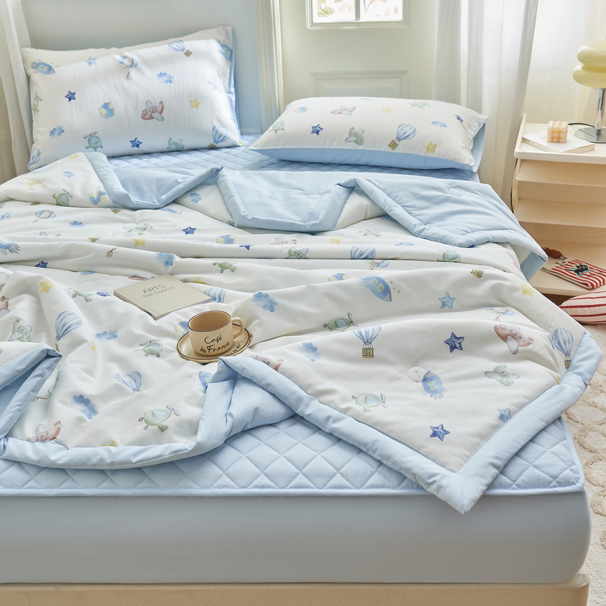 91家纺网 家纺一手货源 找家纺 吾秀家居 吾诺 2026新款 12868全棉印花棉花夏被四件套 全棉夏被四件套新疆棉花被 - 经典系列 星梦飞行队