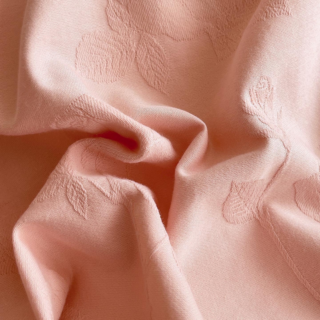 91家纺网 家纺一手货源 找家纺 宜家坊 2026新款A类全棉纯棉亮面浮雕提花四件套 岁月留声-唯美粉