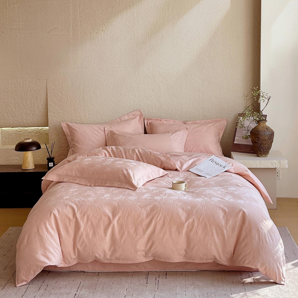 91家纺网 家纺一手货源 找家纺 宜家坊 2026新款A类全棉纯棉亮面浮雕提花四件套 岁月留声-唯美粉