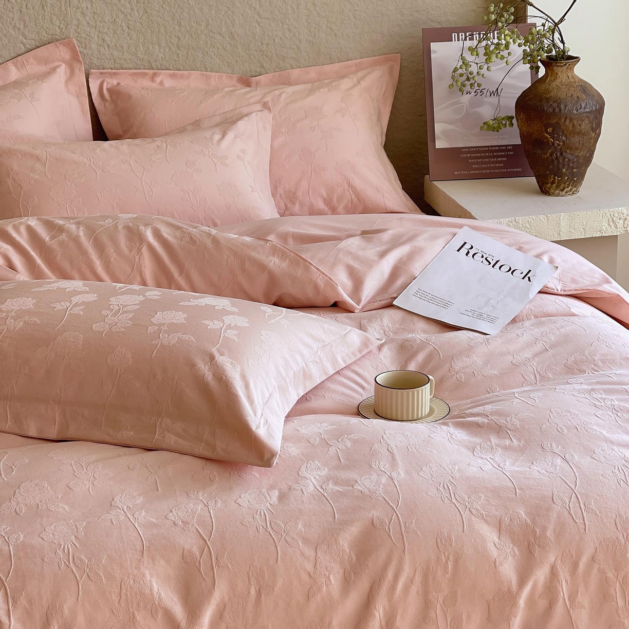 91家纺网 家纺一手货源 找家纺 宜家坊 2026新款A类全棉纯棉亮面浮雕提花四件套 岁月留声-唯美粉
