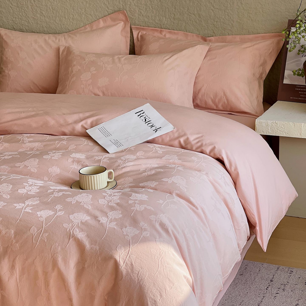 91家纺网 家纺一手货源 找家纺 宜家坊 2026新款A类全棉纯棉亮面浮雕提花四件套 岁月留声-唯美粉