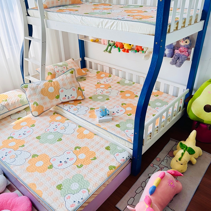 91家纺网 家纺一手货源 找家纺 小虾米 2026新款凉感丝乳胶凉席上下床床笠 夏语小熊