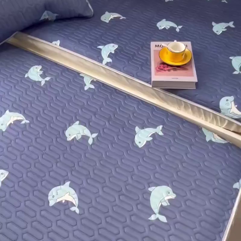 91家纺网 家纺一手货源 找家纺 小虾米 2026新款凉感丝乳胶凉席上下床床笠 海豚宝宝