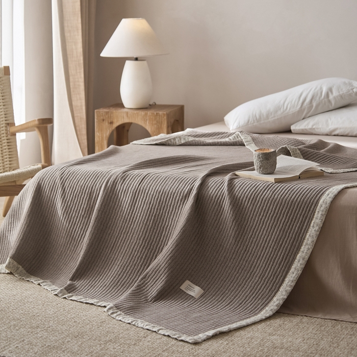 91家纺网 家纺一手货源 找家纺 大彩家居 2026春夏新款全棉多功能夏被夏凉被空调被 水泥灰