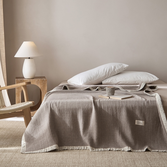 91家纺网 家纺一手货源 找家纺 大彩家居 2026春夏新款全棉多功能夏被夏凉被空调被 水泥灰