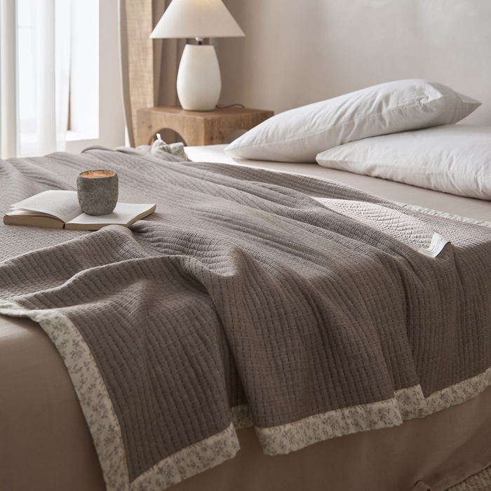 91家纺网 家纺一手货源 找家纺 大彩家居 2026春夏新款全棉多功能夏被夏凉被空调被 水泥灰