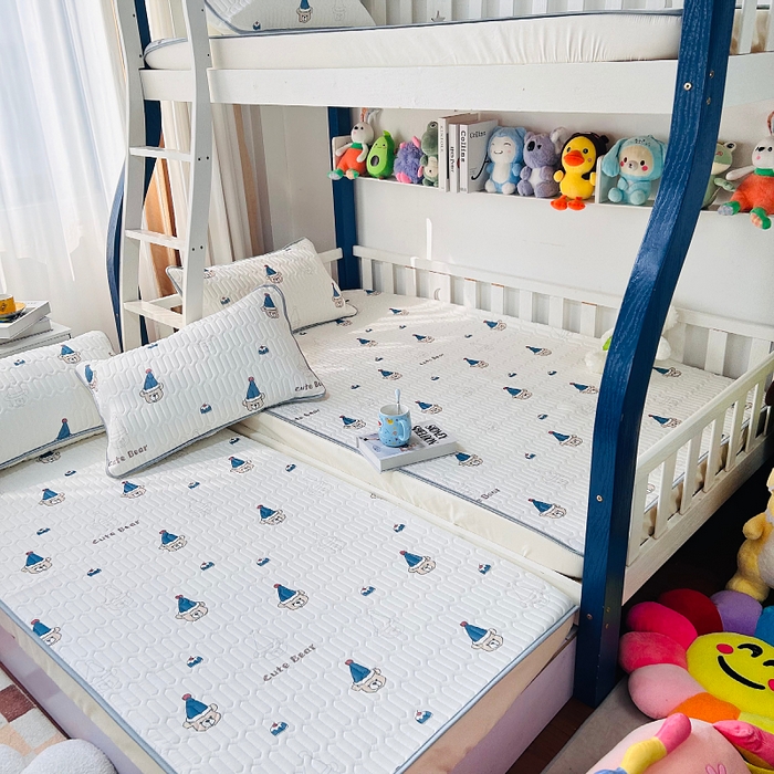 91家纺网 家纺一手货源 找家纺 小虾米 2026新款凉感丝乳胶凉席上下床床笠 圣诞小熊