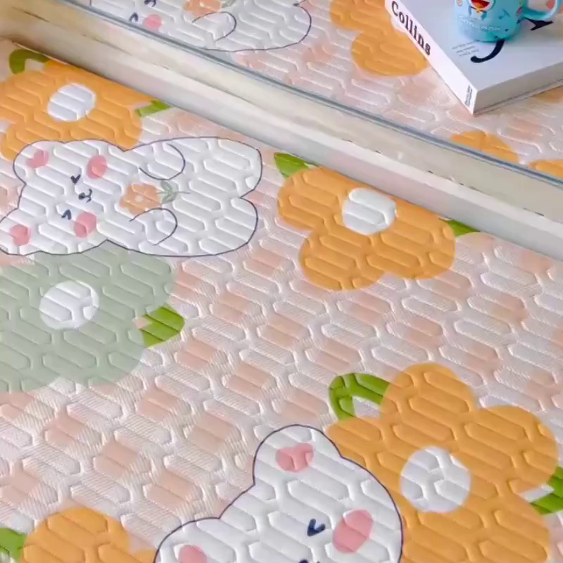 91家纺网 家纺一手货源 找家纺 小虾米 2026新款凉感丝乳胶凉席上下床床笠 夏语小熊