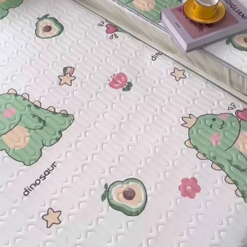 91家纺网 家纺一手货源 找家纺 小虾米 2026新款凉感丝乳胶凉席上下床床笠 趣味恐龙