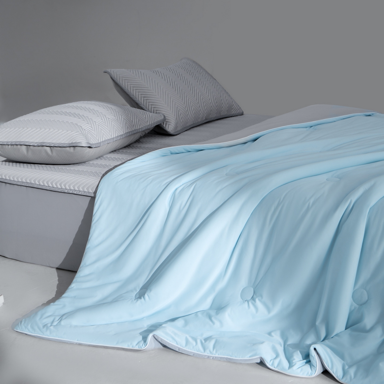 91家纺网 家纺一手货源 找家纺 吾秀家居 2026新款冰爽系列-凉感丝夏被四件套 冰蓝