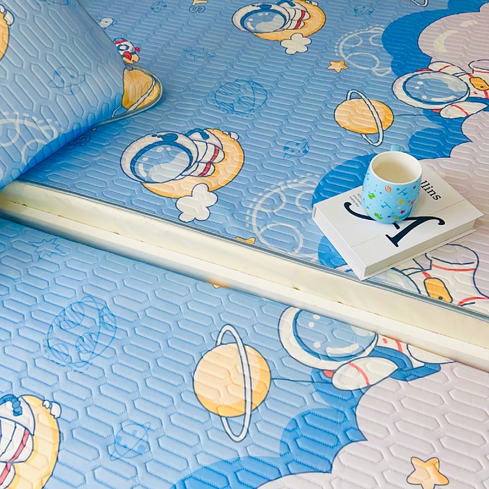 91家纺网 家纺一手货源 找家纺 小虾米 2026新款凉感丝乳胶凉席上下床床笠 宇航员