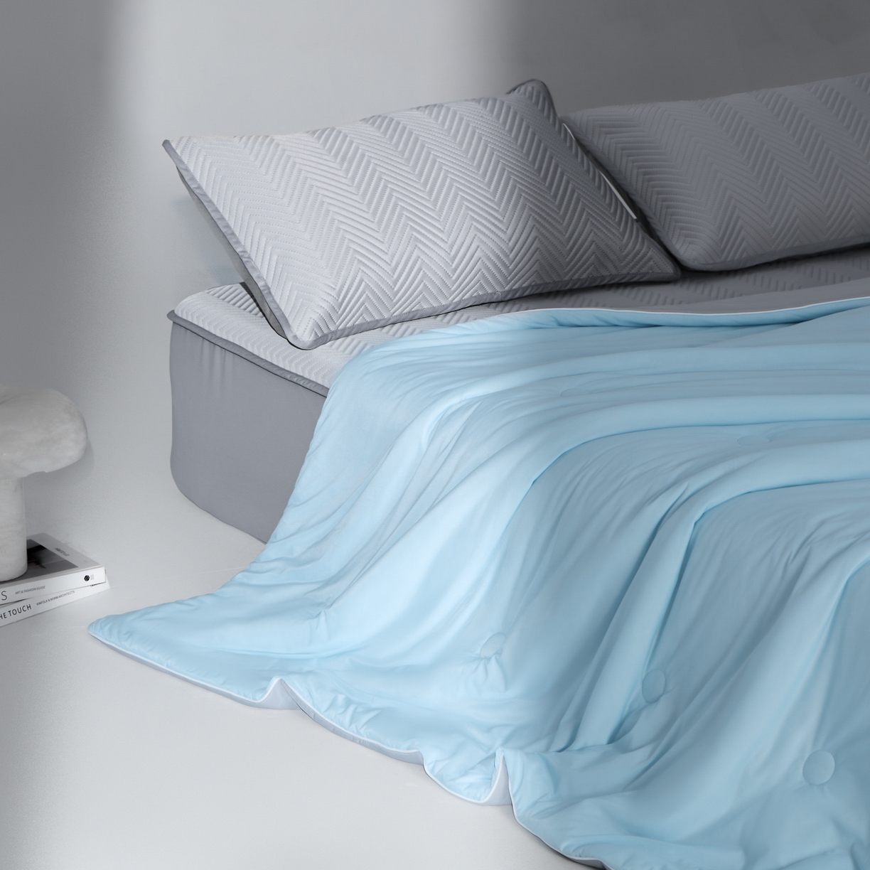 91家纺网 家纺一手货源 找家纺 吾秀家居 2026新款冰爽系列-凉感丝夏被四件套 冰蓝