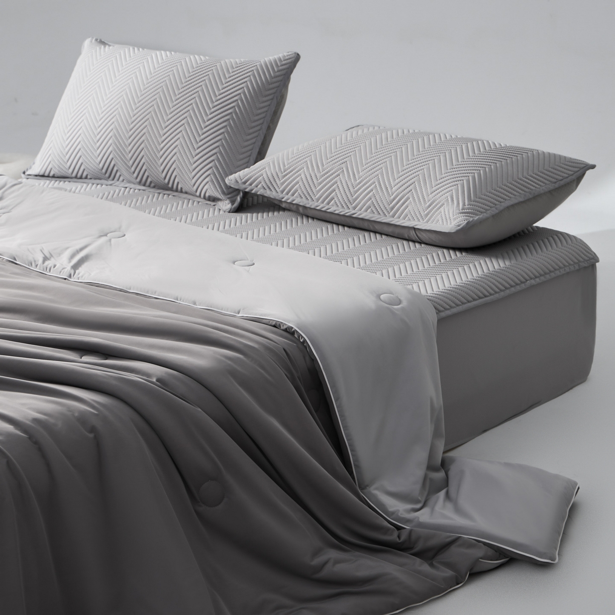 91家纺网 家纺一手货源 找家纺 吾秀家居 2026新款冰爽系列-凉感丝夏被四件套 黛灰