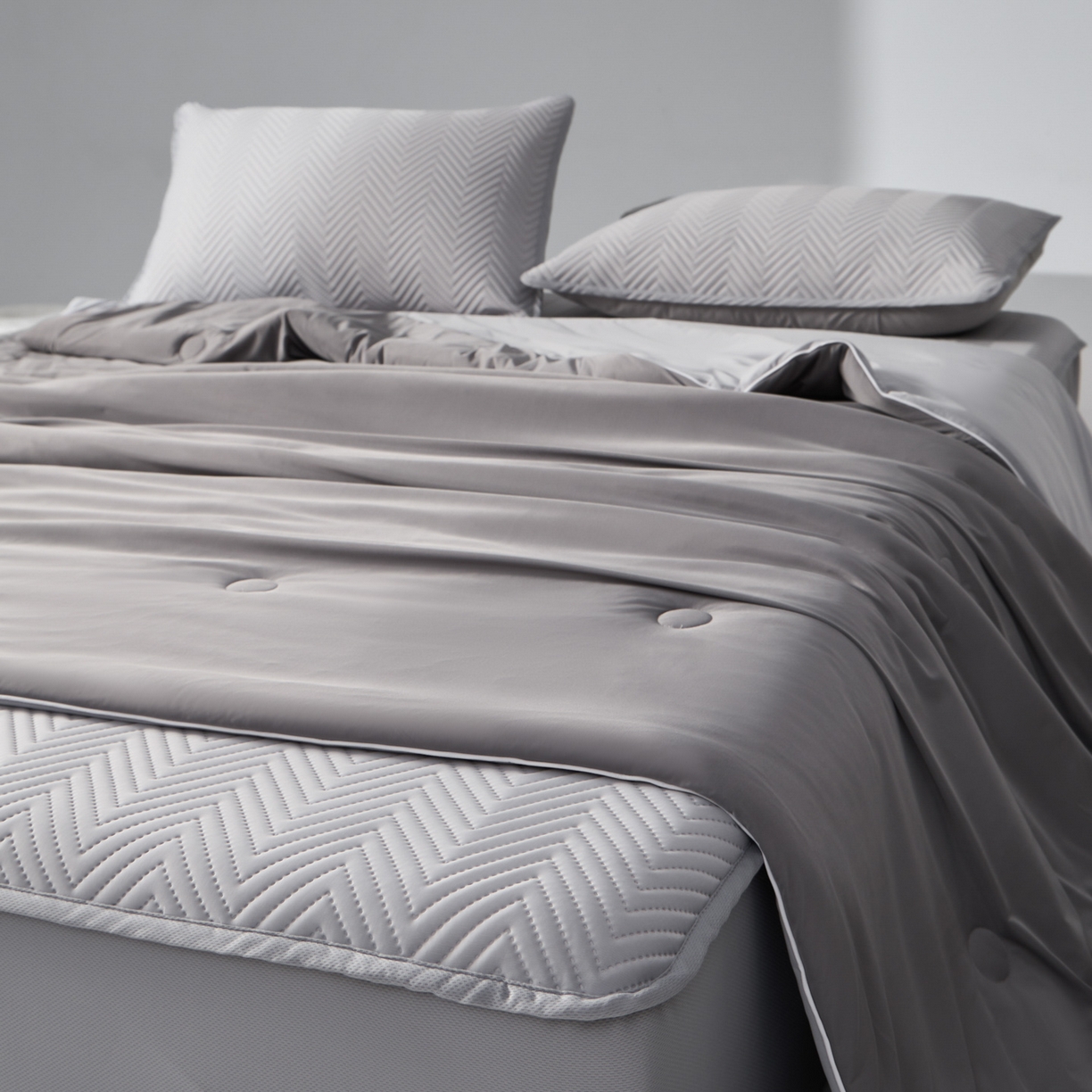 91家纺网 家纺一手货源 找家纺 吾秀家居 2026新款冰爽系列-凉感丝夏被四件套 黛灰