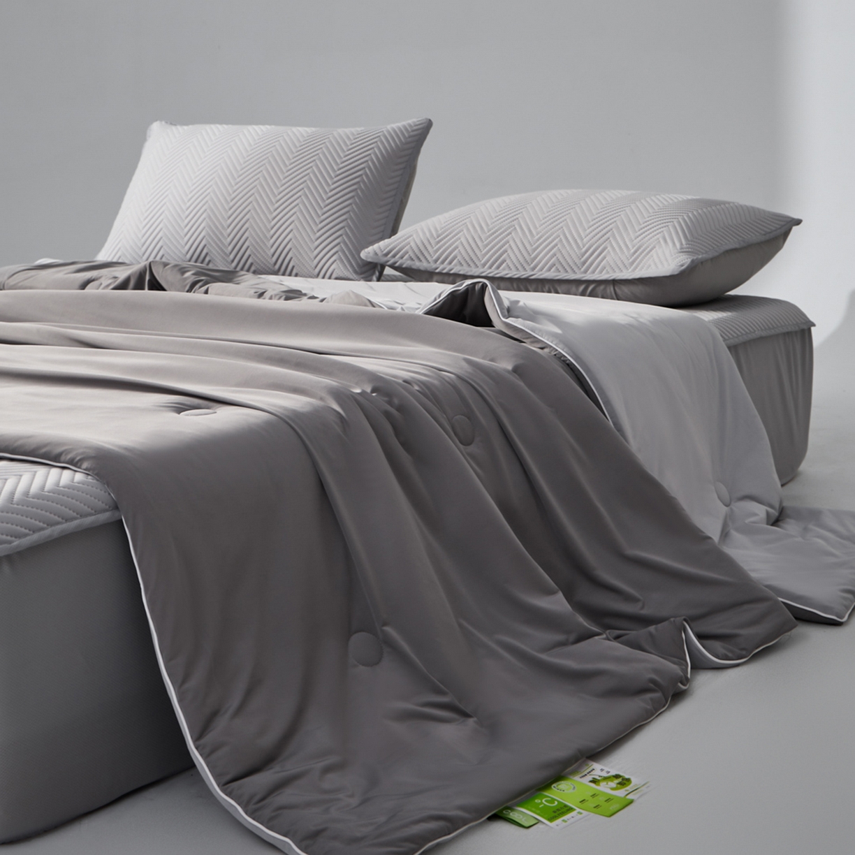 91家纺网 家纺一手货源 找家纺 吾秀家居 2026新款冰爽系列-凉感丝夏被四件套 黛灰