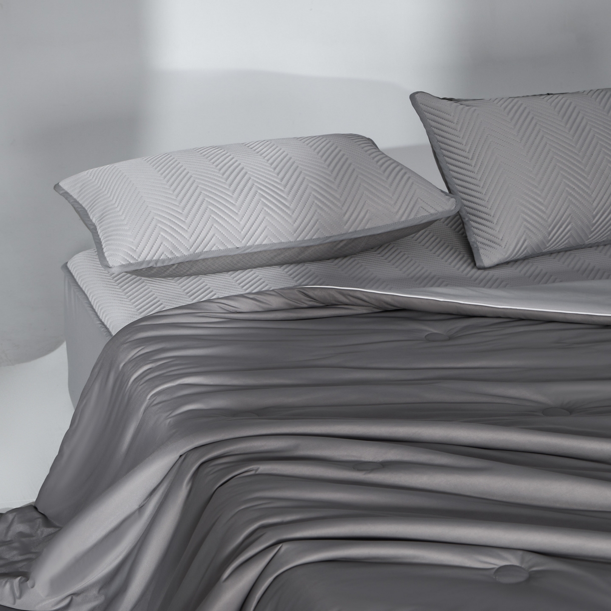 91家纺网 家纺一手货源 找家纺 吾秀家居 2026新款冰爽系列-凉感丝夏被四件套 黛灰