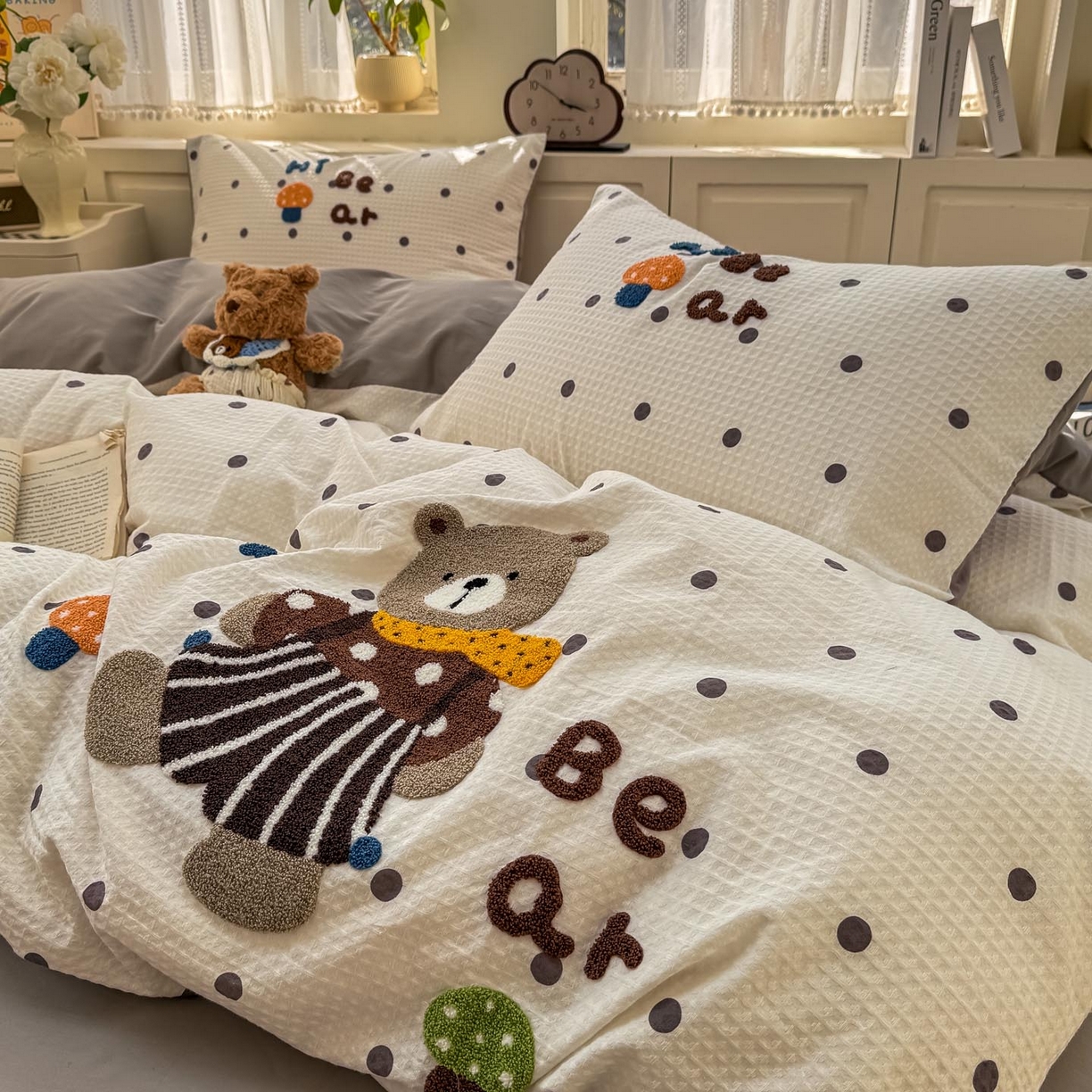 91家纺网 家纺一手货源 找家纺 宜家坊 2026新款全棉纯棉华夫格毛巾绣四件套 波点熊