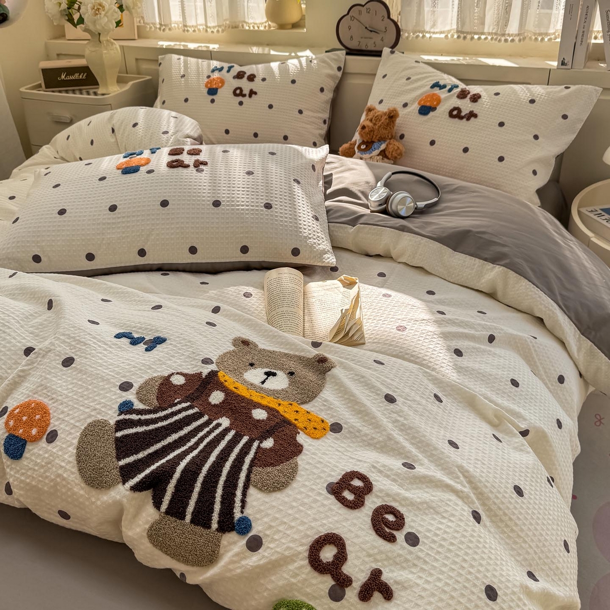 91家纺网 家纺一手货源 找家纺 宜家坊 2026新款全棉纯棉华夫格毛巾绣四件套 波点熊