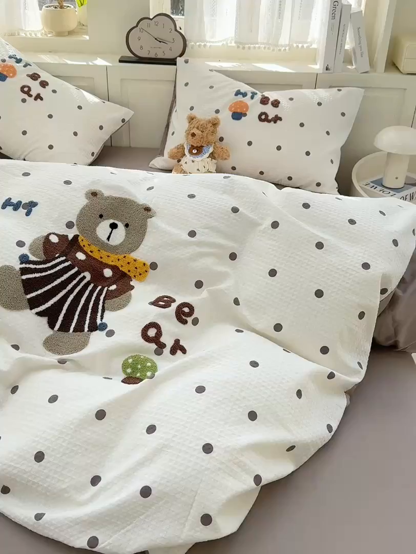 91家纺网 家纺一手货源 找家纺 宜家坊 2026新款全棉纯棉华夫格毛巾绣四件套 波点熊