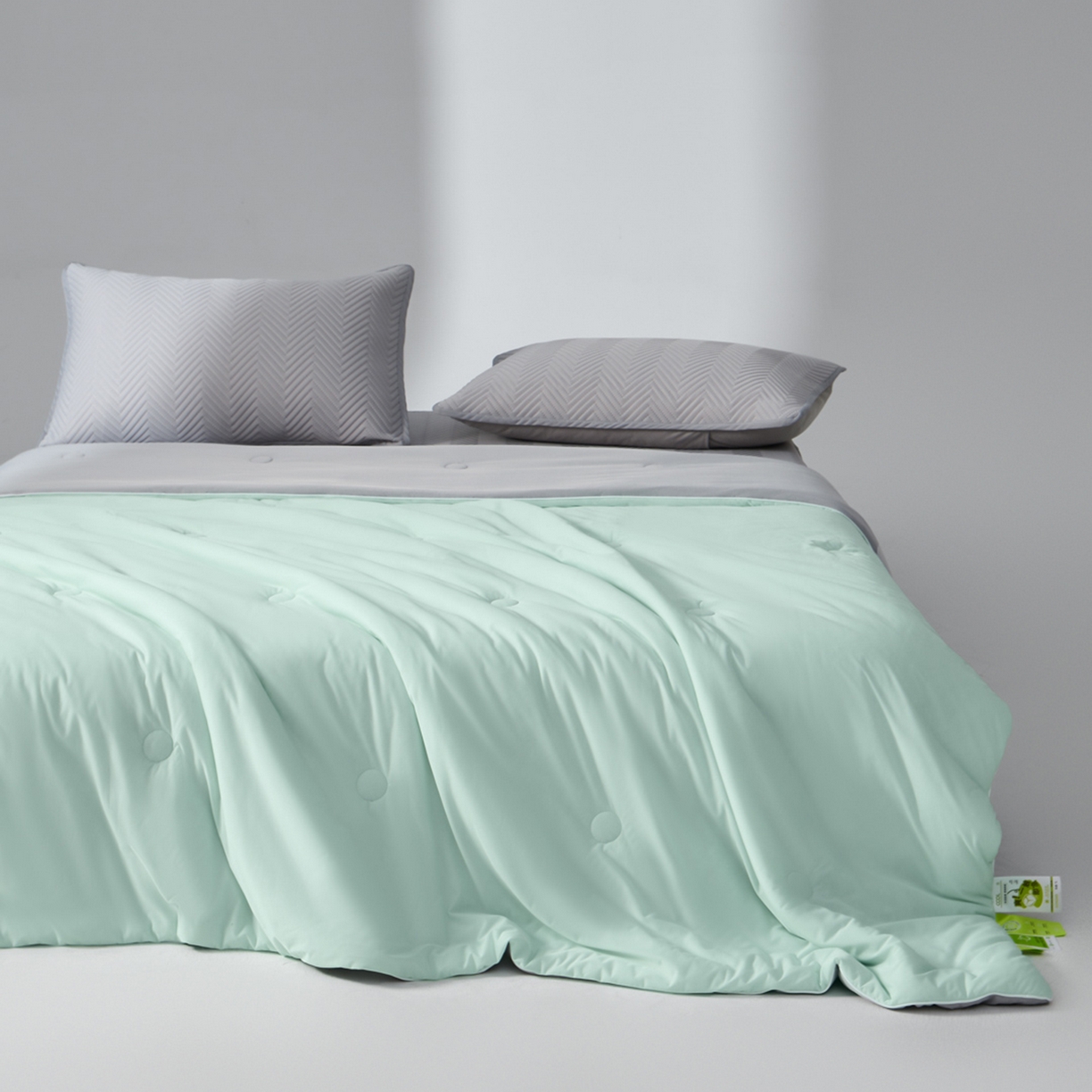 91家纺网 家纺一手货源 找家纺 吾秀家居 2026新款冰爽系列-凉感丝夏被四件套 豆绿