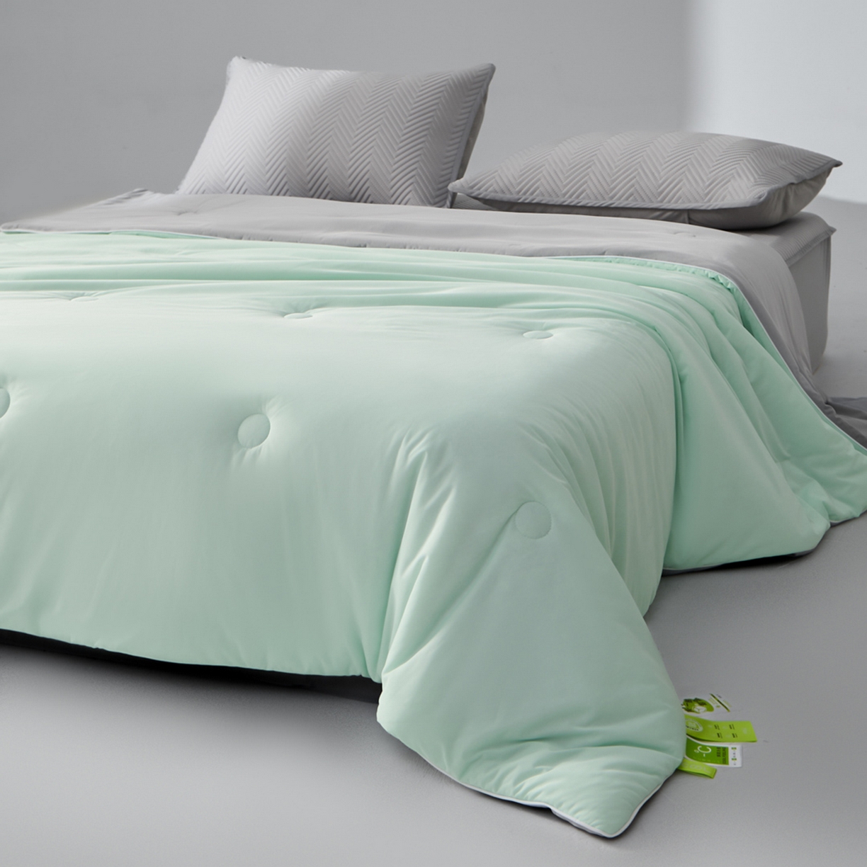 91家纺网 家纺一手货源 找家纺 吾秀家居 2026新款冰爽系列-凉感丝夏被四件套 豆绿