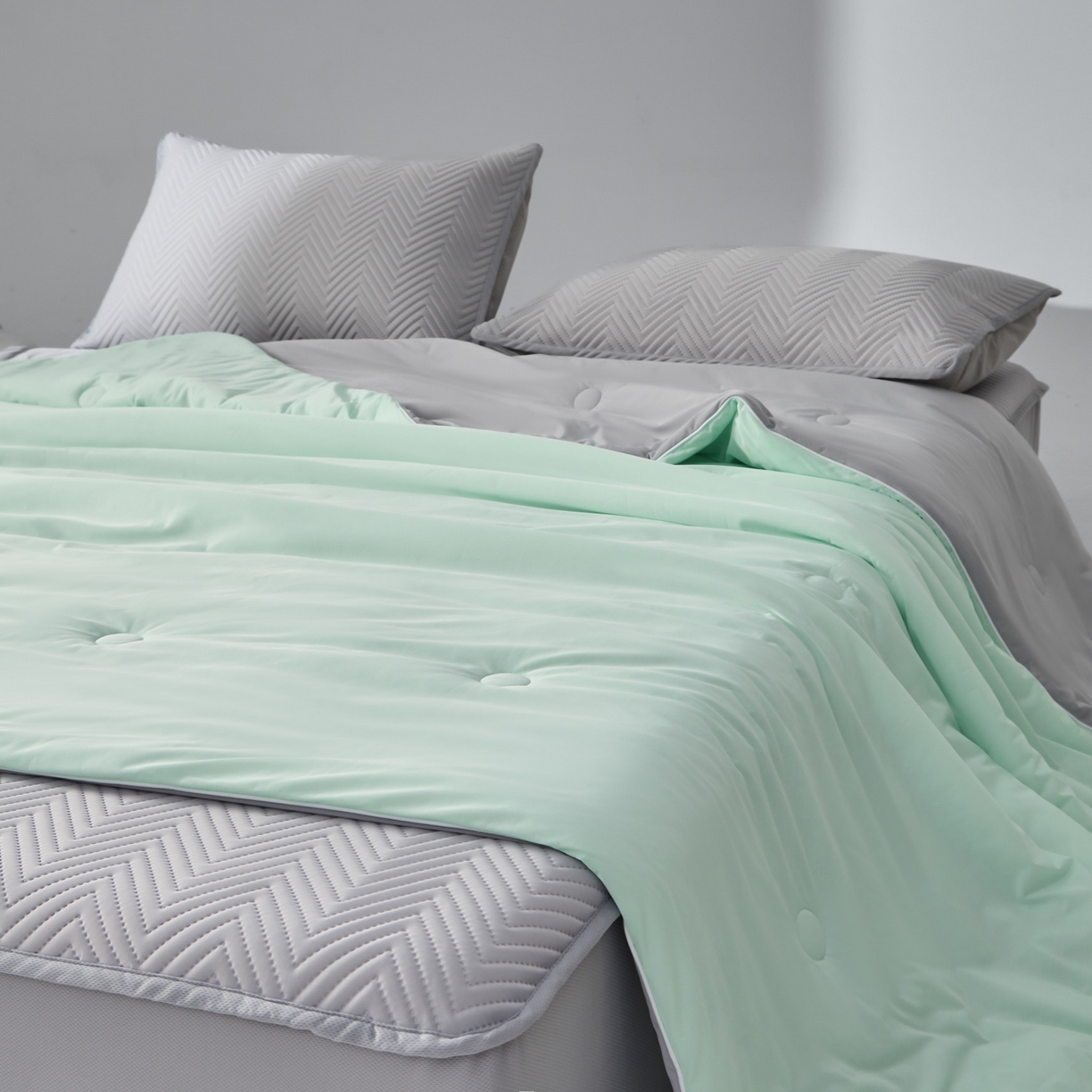 91家纺网 家纺一手货源 找家纺 吾秀家居 2026新款冰爽系列-凉感丝夏被四件套 豆绿