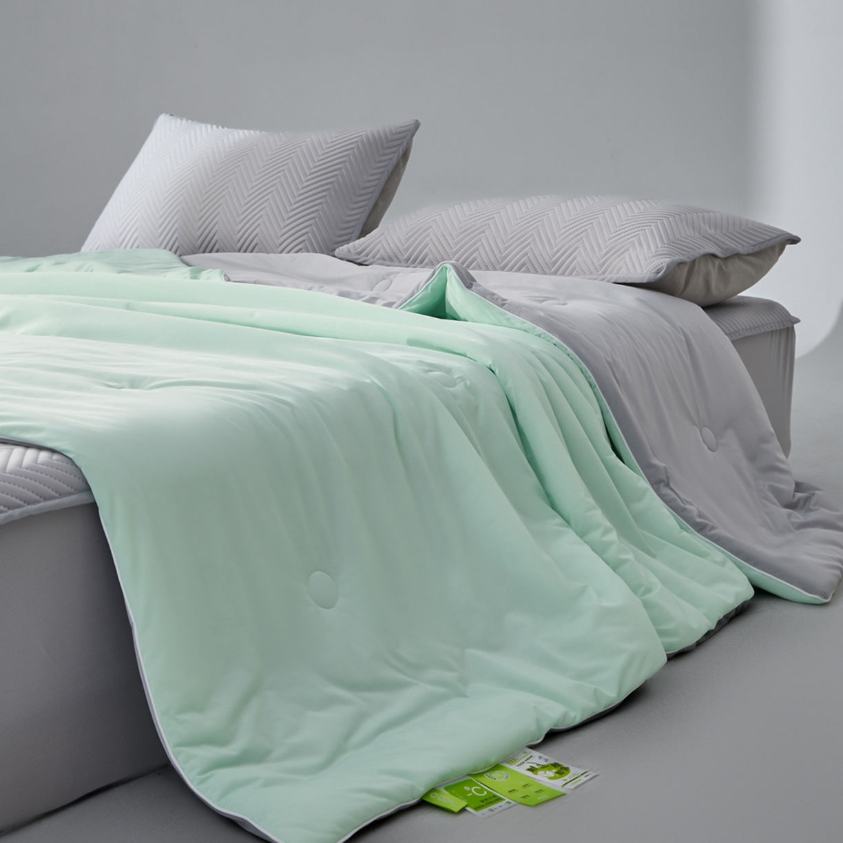 91家纺网 家纺一手货源 找家纺 吾秀家居 2026新款冰爽系列-凉感丝夏被四件套 豆绿