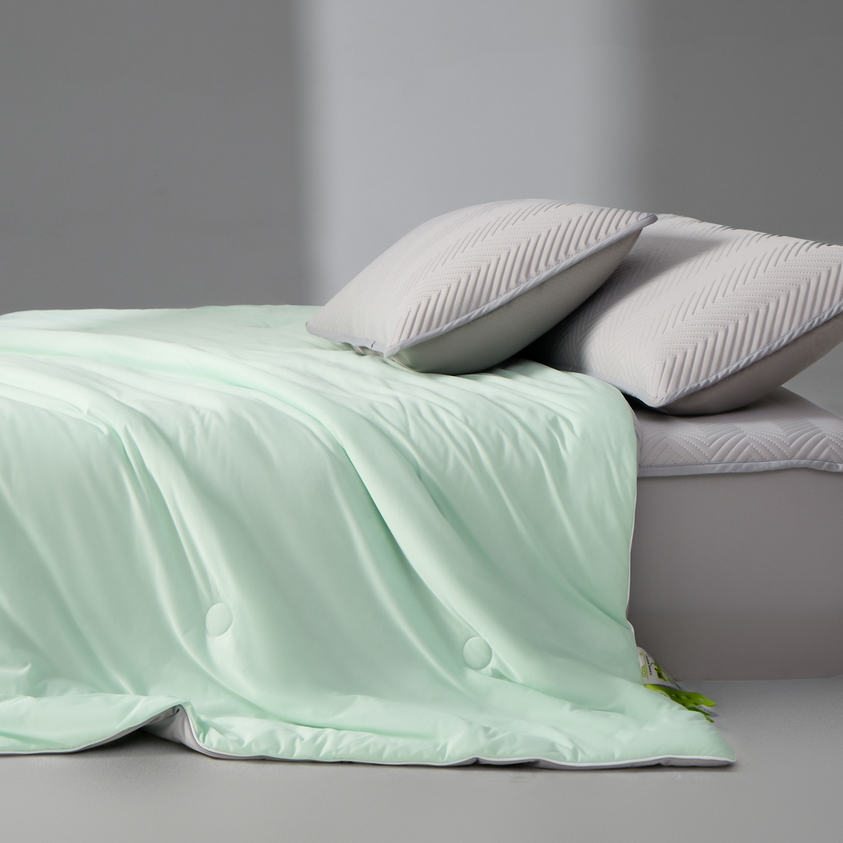 91家纺网 家纺一手货源 找家纺 吾秀家居 2026新款冰爽系列-凉感丝夏被四件套 豆绿