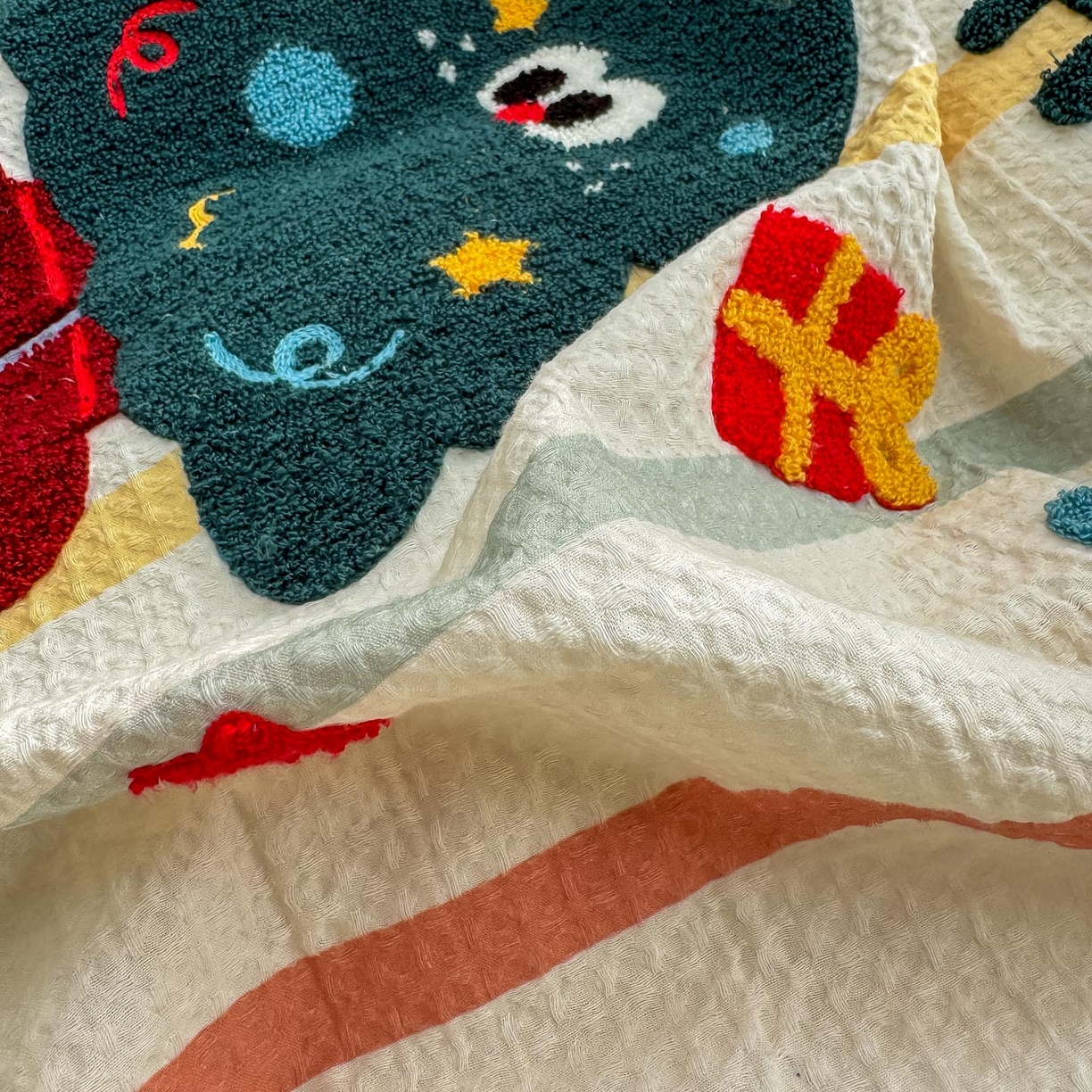 91家纺网 家纺一手货源 找家纺 宜家坊 2026新款全棉纯棉华夫格毛巾绣四件套 彩色日记