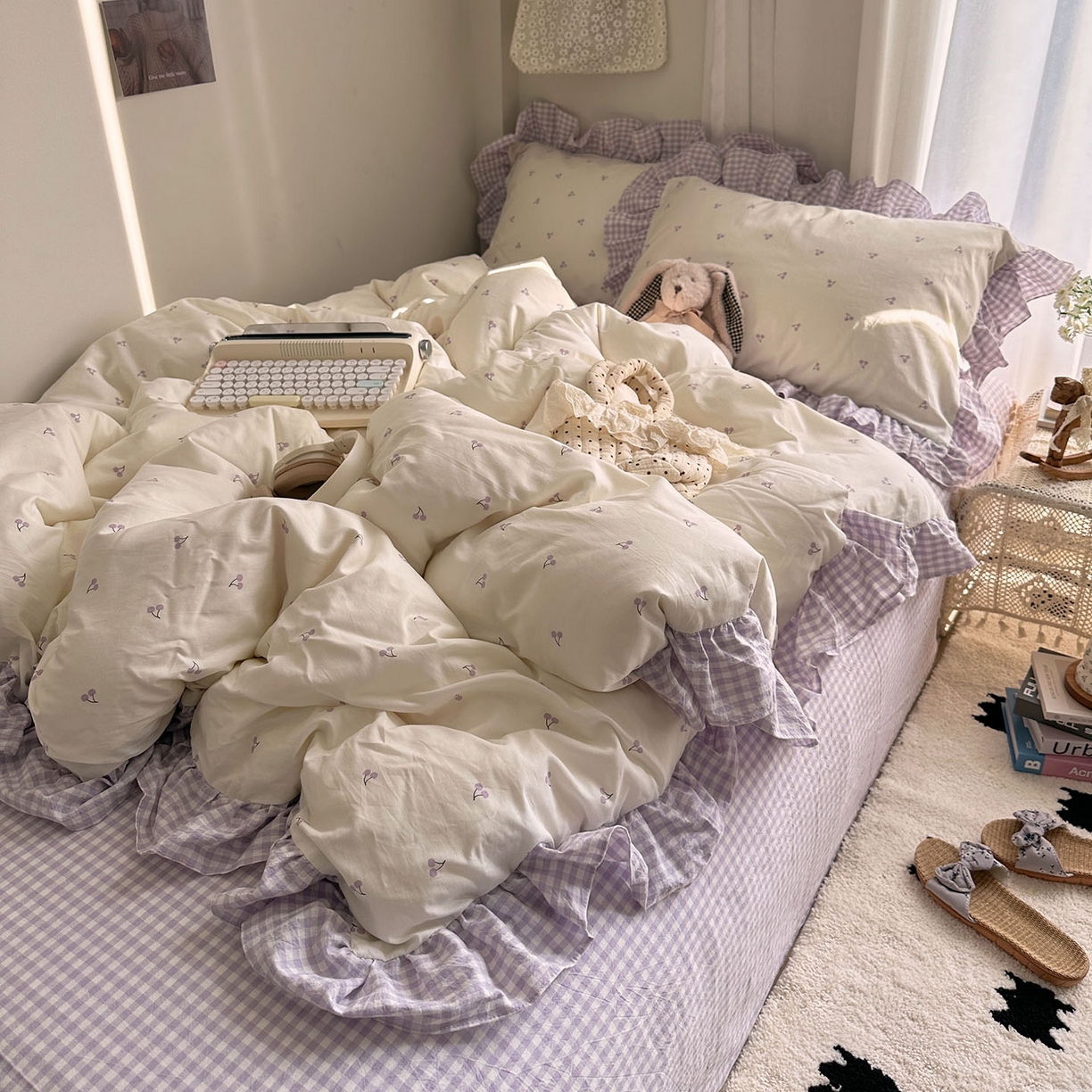 91家纺网 家纺一手货源 找家纺 艾咪-Amy ntmy 2026新款法式花边全棉四件套-樱桃小格 花边款-樱桃小紫格