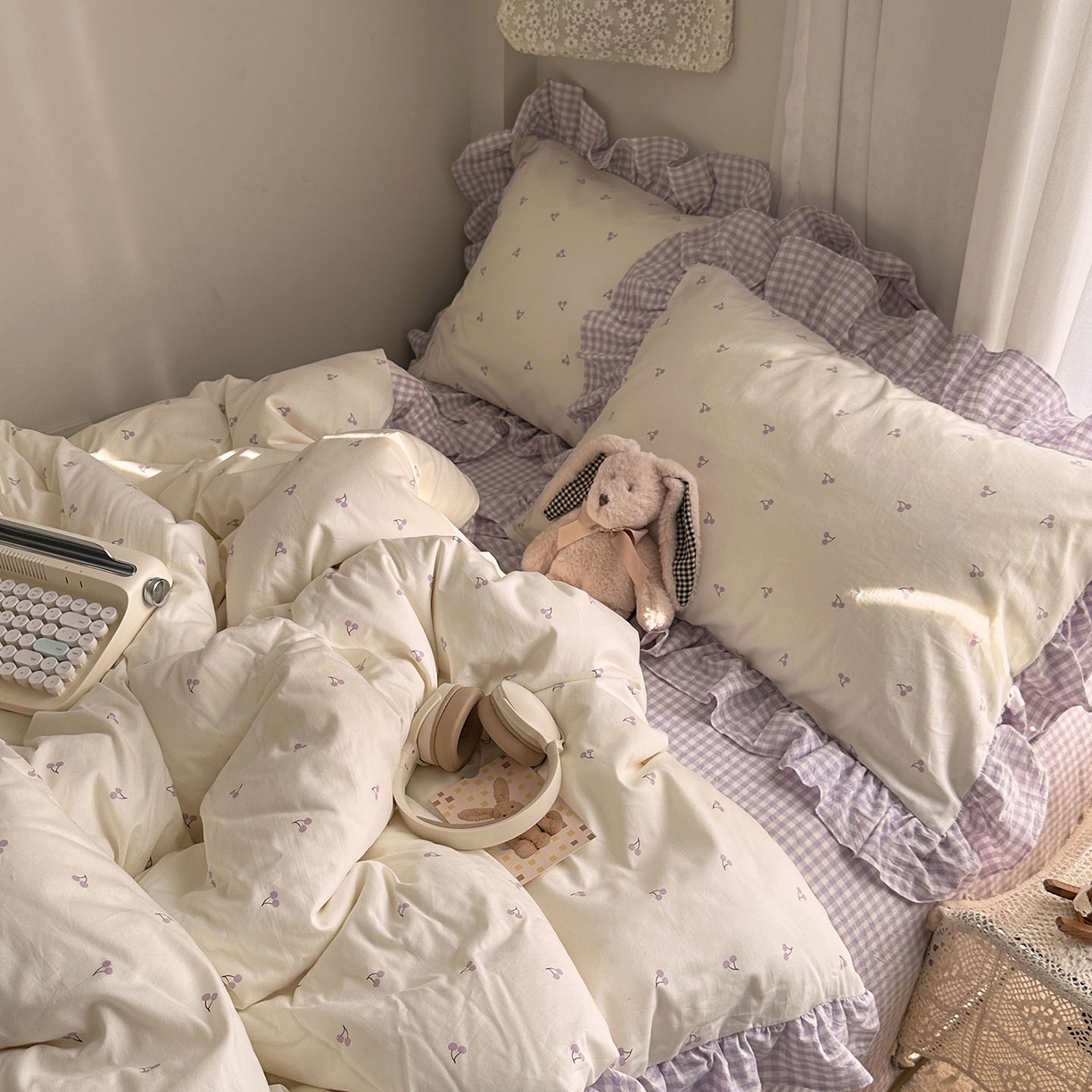 91家纺网 家纺一手货源 找家纺 艾咪-Amy ntmy 2026新款法式花边全棉四件套-樱桃小格 花边款-樱桃小紫格
