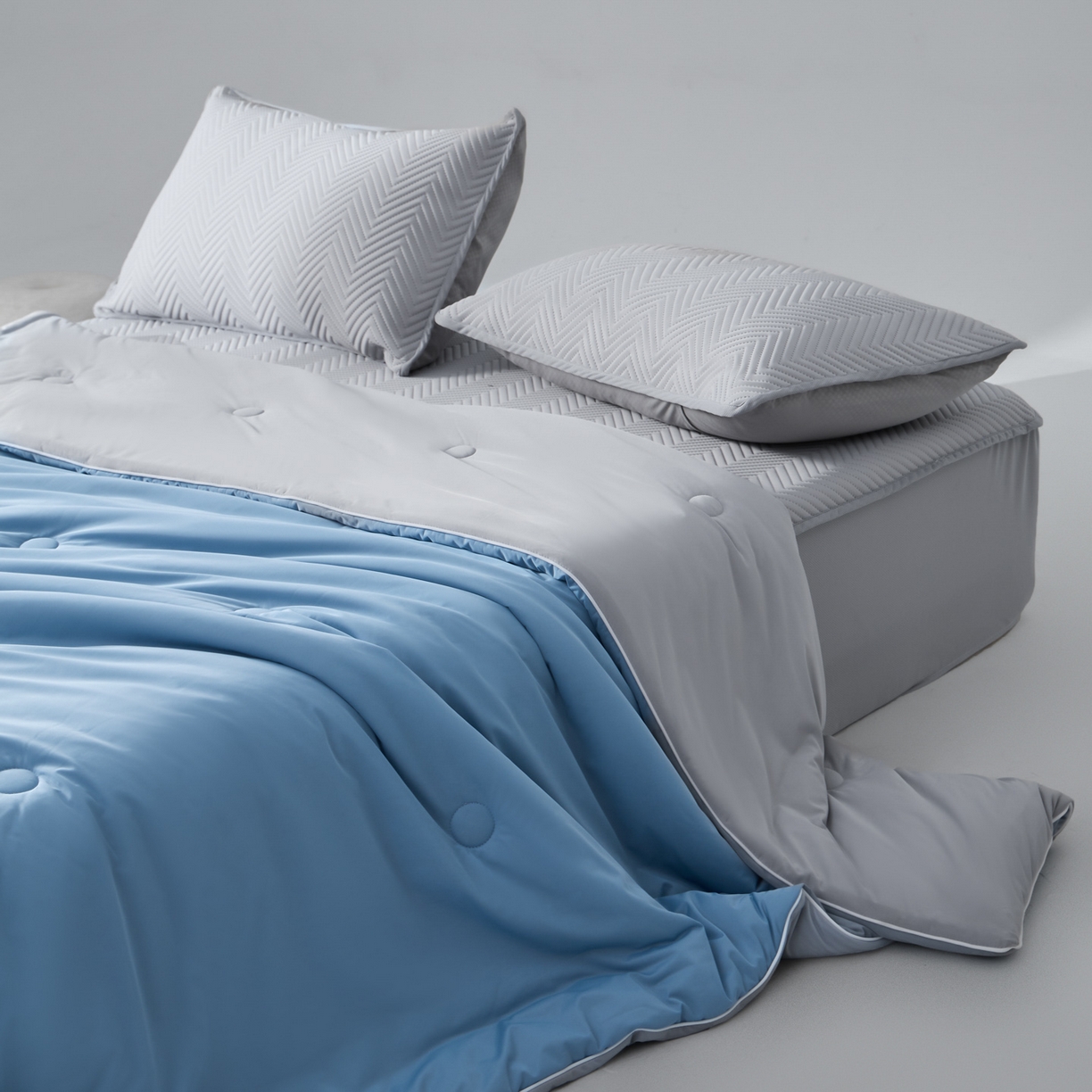 91家纺网 家纺一手货源 找家纺 吾秀家居 2026新款冰爽系列-凉感丝夏被四件套 海蓝