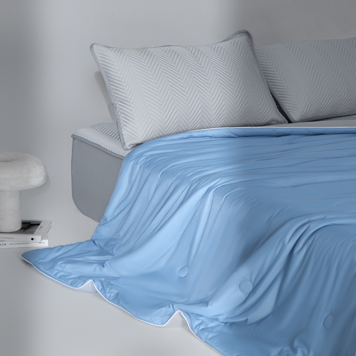 91家纺网 家纺一手货源 找家纺 吾秀家居 2026新款冰爽系列-凉感丝夏被四件套 海蓝