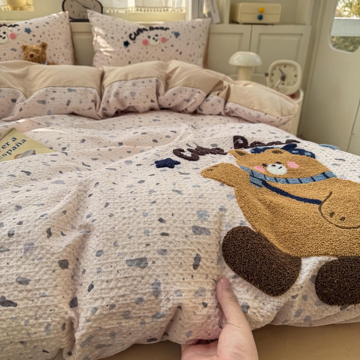 91家纺网 家纺一手货源 找家纺 宜家坊 2026新款全棉纯棉华夫格毛巾绣四件套 嘟嘟熊