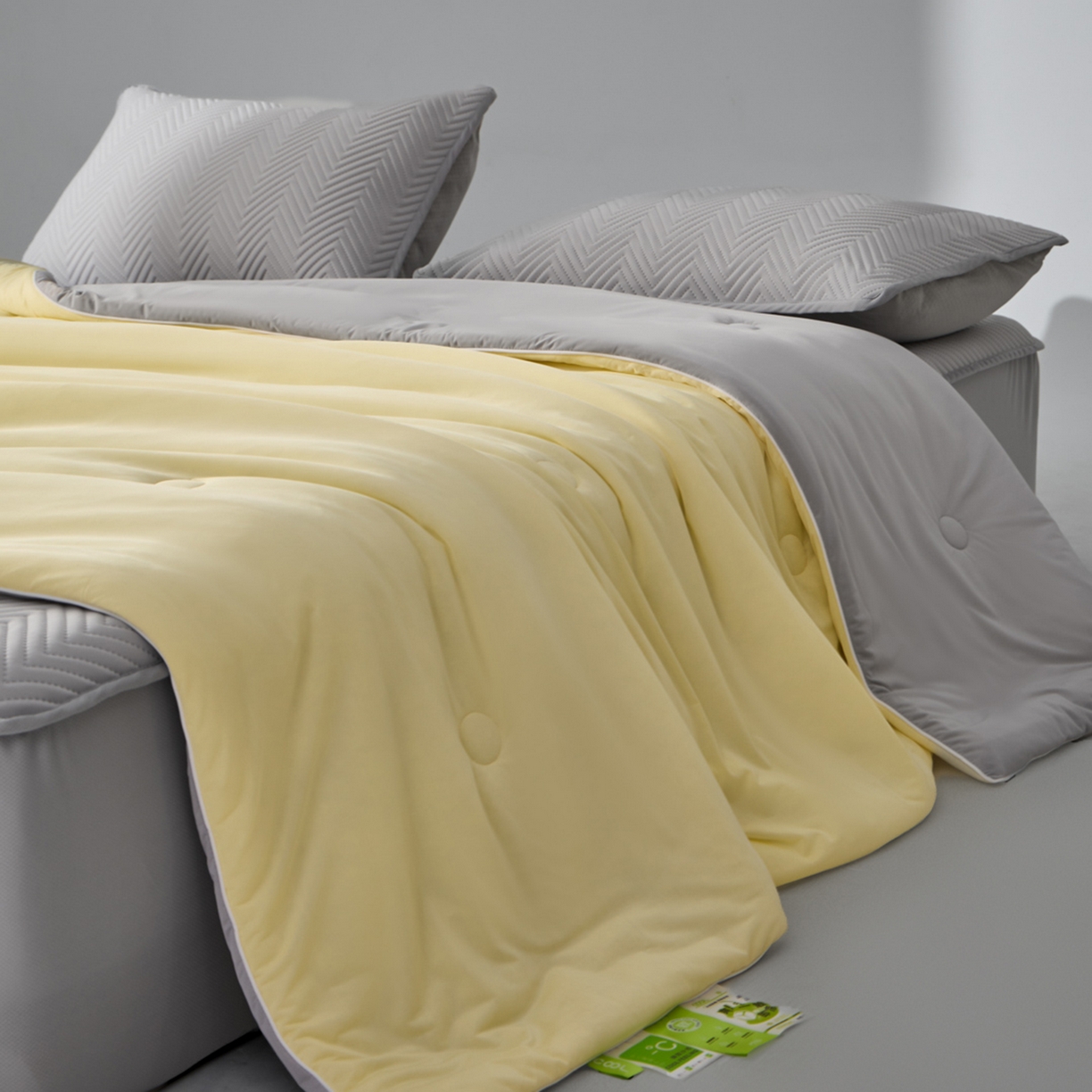 91家纺网 家纺一手货源 找家纺 吾秀家居 2026新款冰爽系列-凉感丝夏被四件套 嫩黄