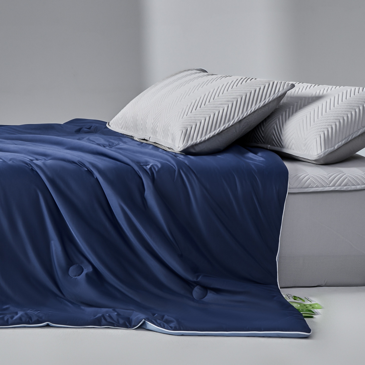 91家纺网 家纺一手货源 找家纺 吾秀家居 2026新款冰爽系列-凉感丝夏被四件套 蔚蓝