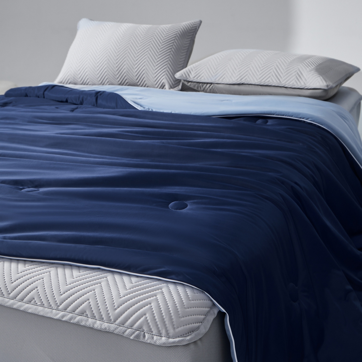 91家纺网 家纺一手货源 找家纺 吾秀家居 2026新款冰爽系列-凉感丝夏被四件套 蔚蓝