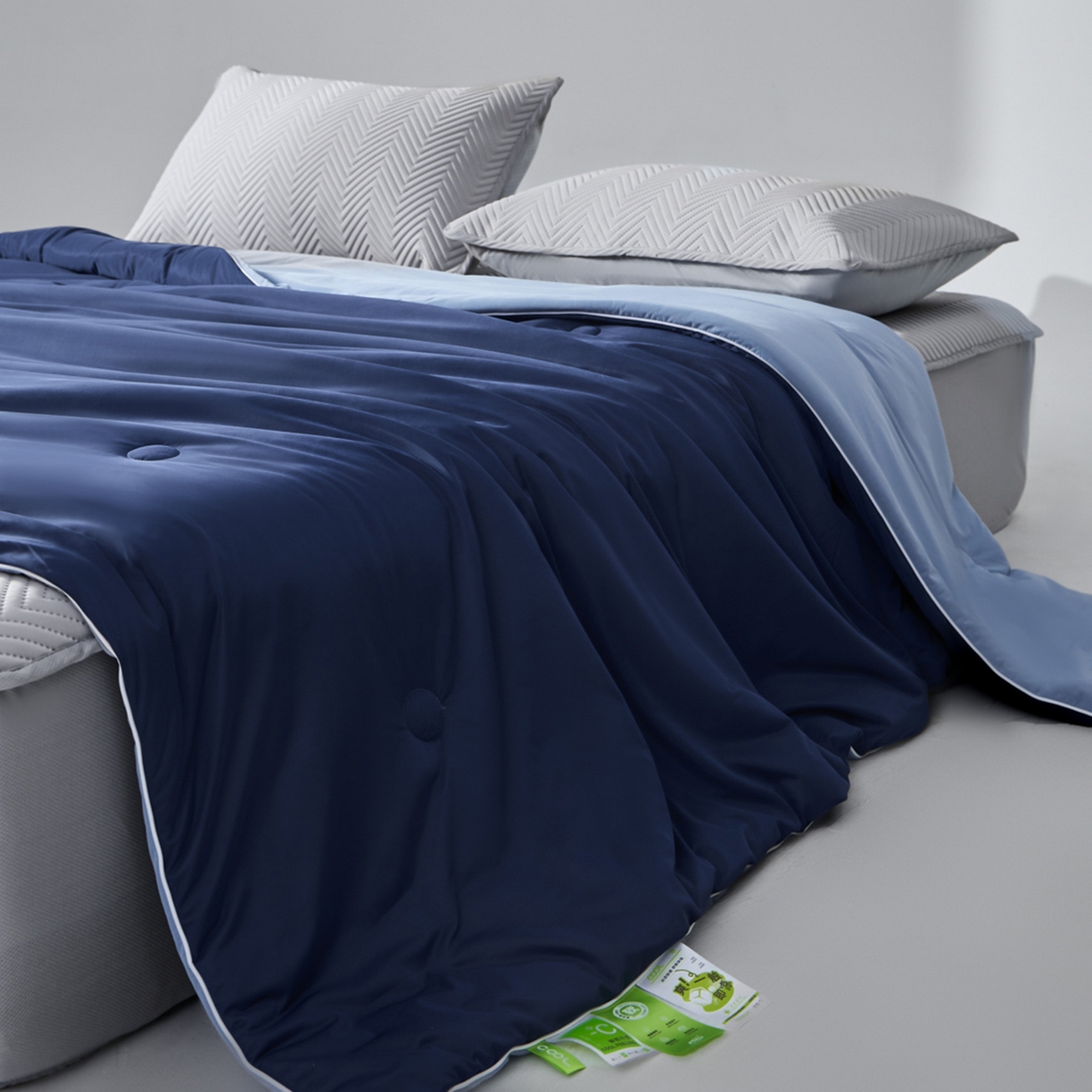 91家纺网 家纺一手货源 找家纺 吾秀家居 2026新款冰爽系列-凉感丝夏被四件套 蔚蓝