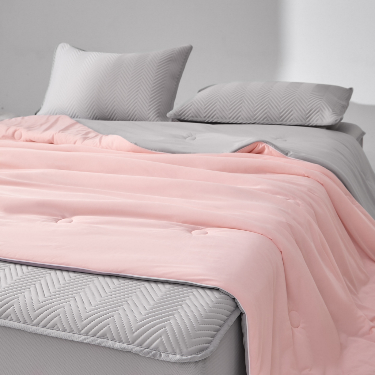 91家纺网 家纺一手货源 找家纺 吾秀家居 2026新款冰爽系列-凉感丝夏被四件套 樱粉