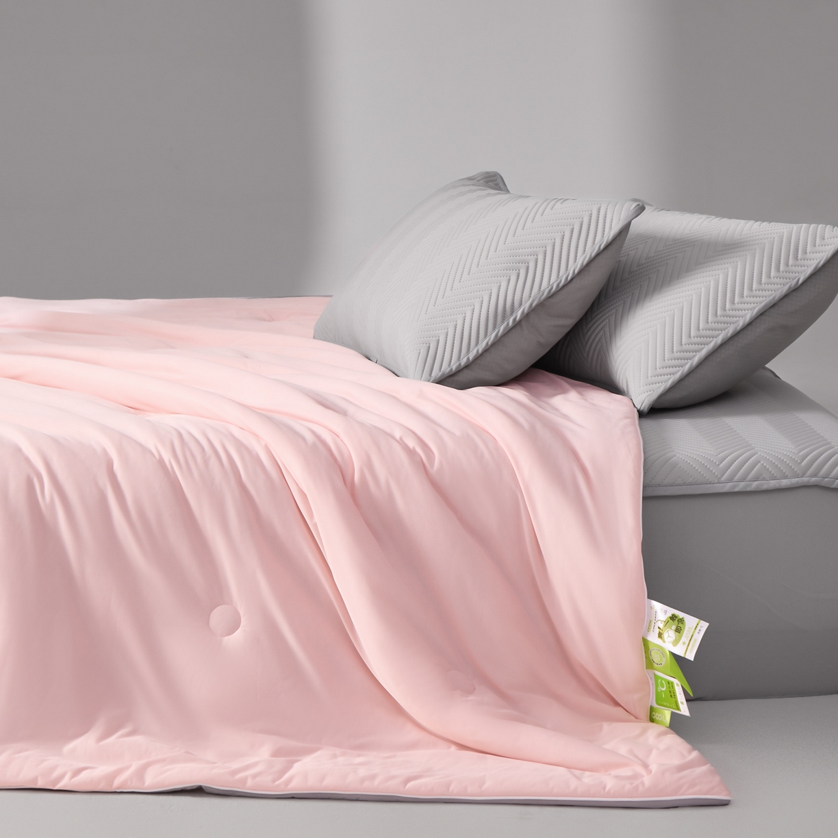 91家纺网 家纺一手货源 找家纺 吾秀家居 2026新款冰爽系列-凉感丝夏被四件套 樱粉