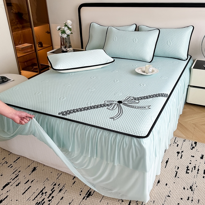 91家纺网 家纺一手货源 找家纺 （总）卡罗兰 2026新款豆豆冰丝凉席夏被复合三明治蝴蝶结床裙三件四件套