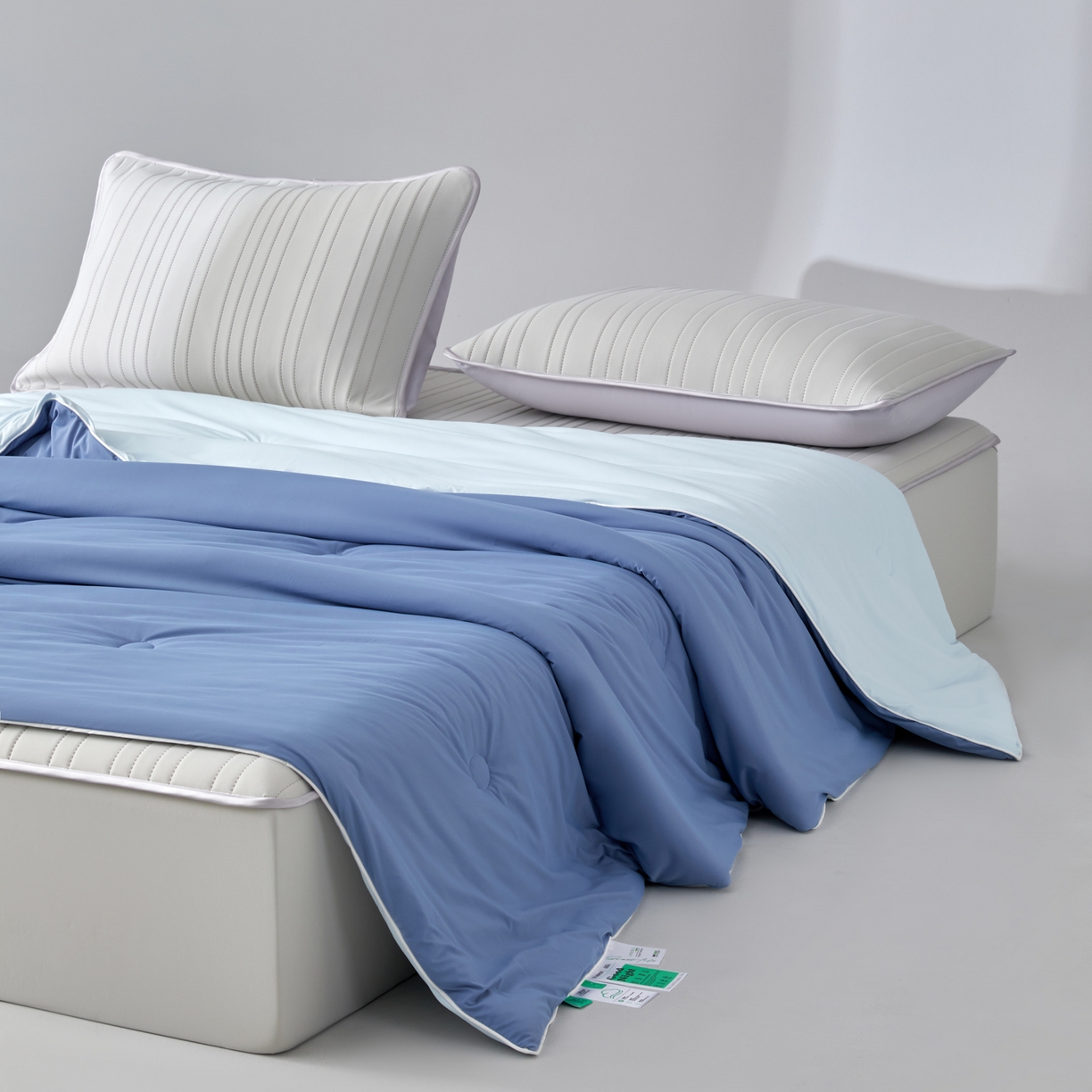 91家纺网 家纺一手货源 找家纺 吾秀家居 吾诺 2026 真凉感 真锦氨 锦氨凉感夏被四件套 锦纶凉感丝夏凉被 - 冰皮系列 冰皮宝蓝