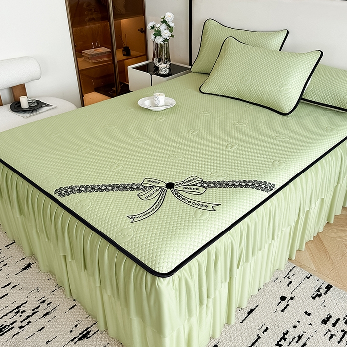 91家纺网 家纺一手货源 找家纺 卡罗兰 2026新款豆豆冰丝凉席夏被复合三明治蝴蝶结床裙三件四件套 蝴蝶结-抹茶绿