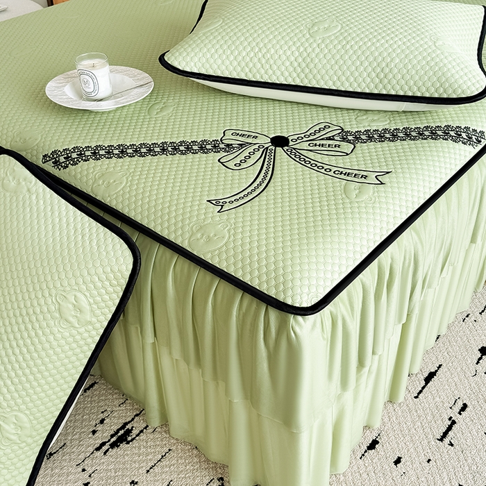 91家纺网 家纺一手货源 找家纺 卡罗兰 2026新款豆豆冰丝凉席夏被复合三明治蝴蝶结床裙三件四件套 蝴蝶结-抹茶绿