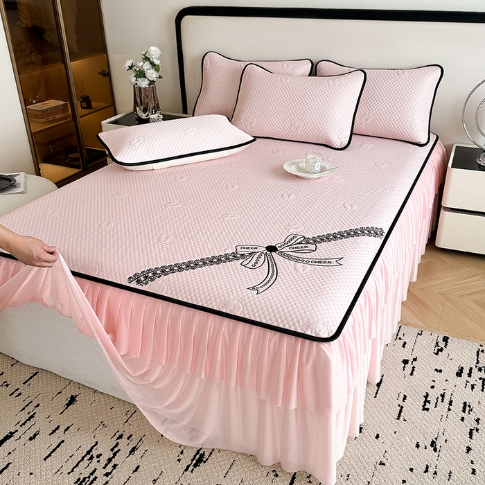 卡罗兰 2026新款豆豆冰丝凉席夏被复合三明治蝴蝶结床裙三件四件套 蝴蝶结-浅粉色