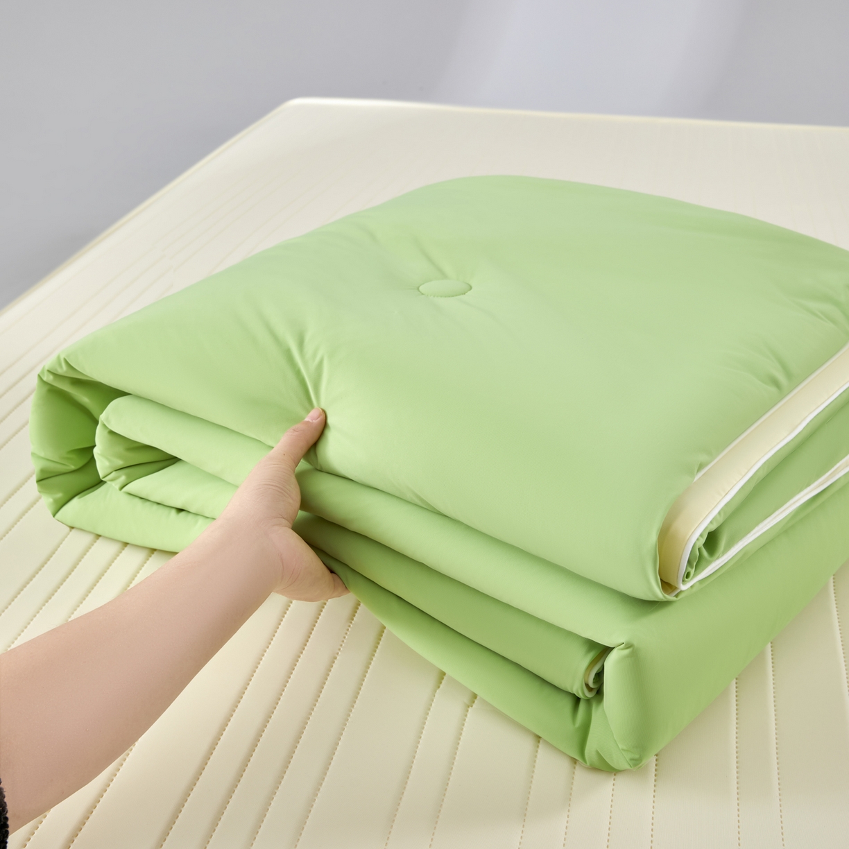 91家纺网 家纺一手货源 找家纺 吾秀家居 吾诺 2026 真凉感 真锦氨 锦氨凉感夏被四件套 锦纶凉感丝夏凉被 - 冰皮系列 冰皮翠绿