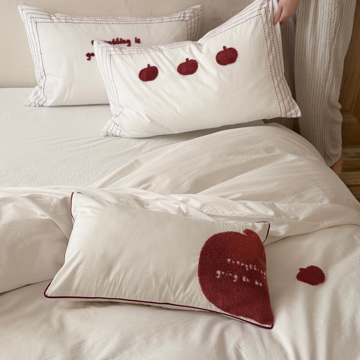 91家纺网 家纺一手货源 找家纺 （总）鹿班家居 2026新款全棉纯棉水洗棉毛巾绣四件套-平安果（标准会员-20元）