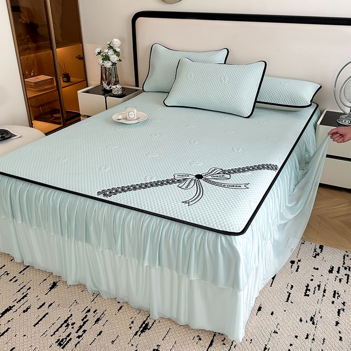 91家纺网 家纺一手货源 找家纺 卡罗兰 2026新款豆豆冰丝凉席夏被复合三明治蝴蝶结床裙三件四件套 蝴蝶结-水绿色