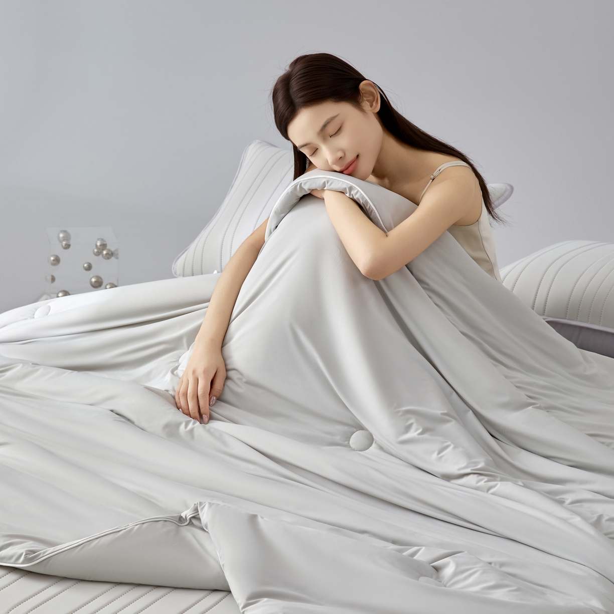 91家纺网 家纺一手货源 找家纺 吾秀家居 吾诺 2026 真凉感 真锦氨 锦氨凉感夏被四件套 锦纶凉感丝夏凉被 - 冰皮系列 冰皮浅灰